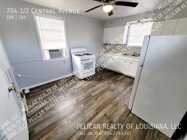 Building Photo - 704 1/2 Central Avenue-