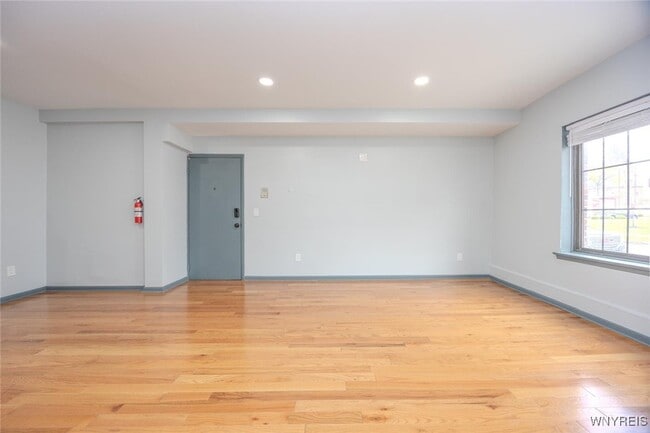 Building Photo - 530 Main St