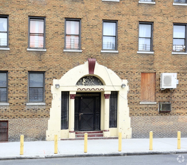 Entrance - 1110 Wyatt St