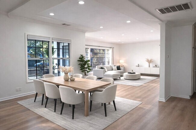 Building Photo - 8120 Glider Ave