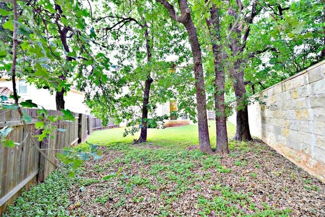 Building Photo - 15520 Interlachen Dr