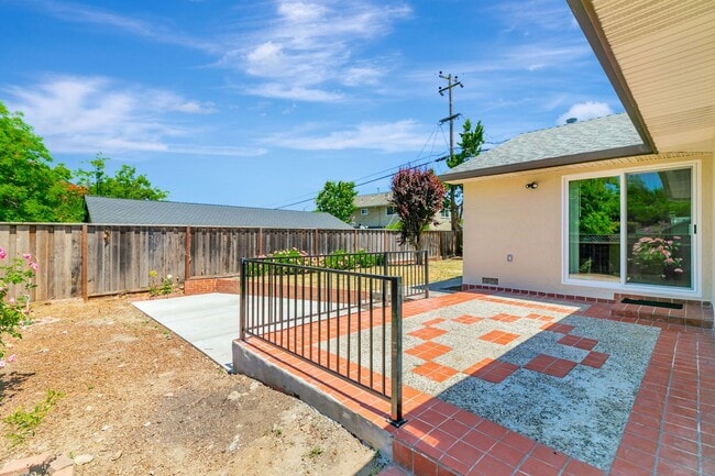 Building Photo - Move-In Ready Cambrian Gem – New Appliances and many upgrades!