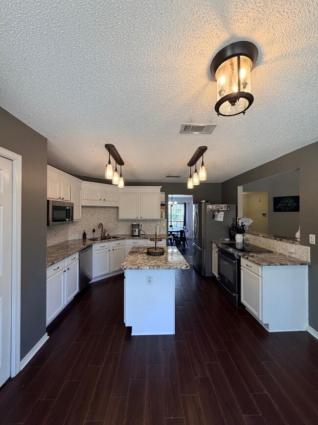 Building Photo - 205 Villacrest Dr