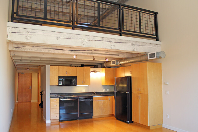 Building Photo - 1265 Sq Ft Dazzling Urban Chown Pella Loft...