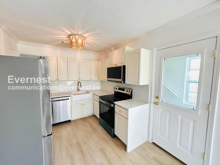 Building Photo - 3032 56th St S