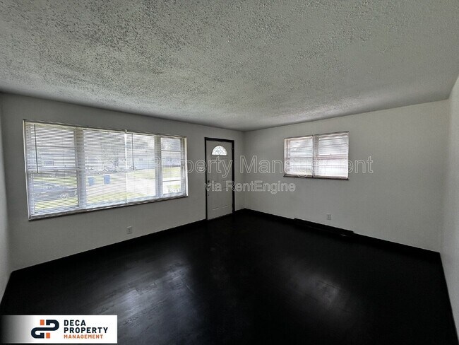 Building Photo - 2312 Shields Ave