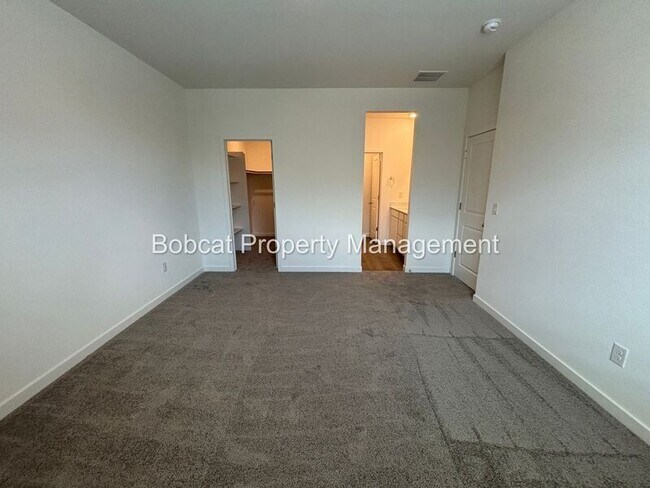 Building Photo - 839 Centerville St
