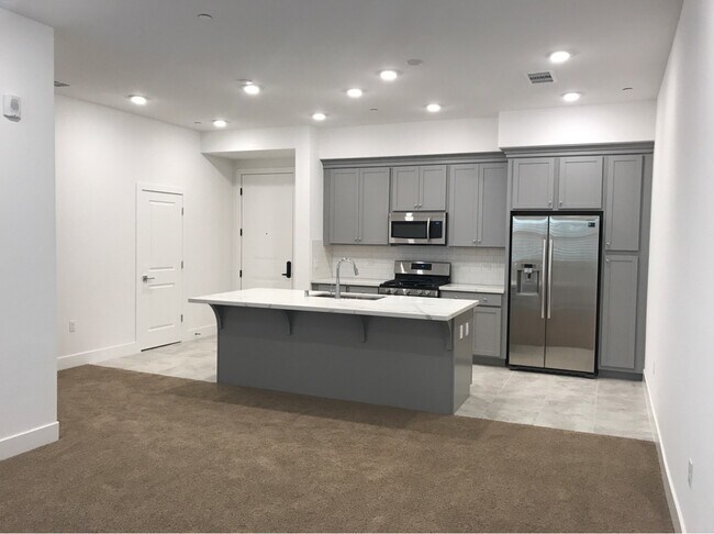 Building Photo - Gala Flat at The Cannery in Davis now!