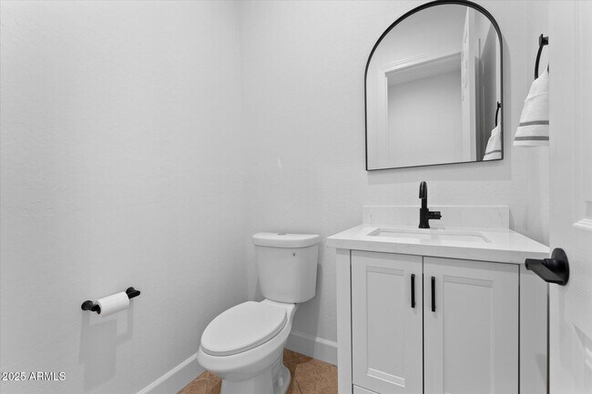 Building Photo - 3557 S Halsted Ct