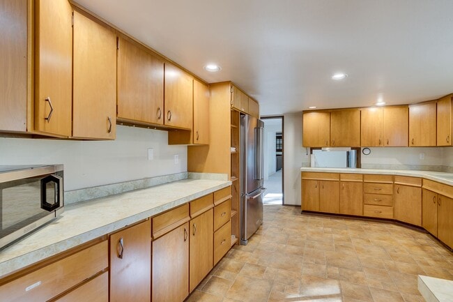 Building Photo - Mid Century Charming Bothell Retreat on 10...