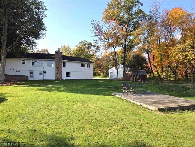 Building Photo - 3311 Interlachen Dr NE