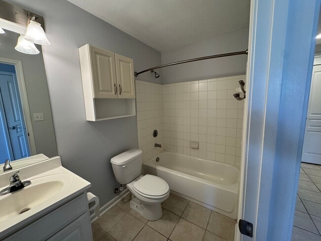 Building Photo - Available Now! 2 Bed/2 Bath in The Woodlands!