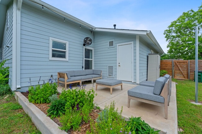 Building Photo - 5701 Breezewood Dr