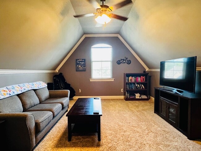 Building Photo - 459 Long Acre Dr