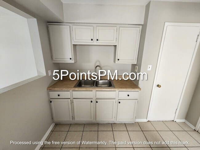 Building Photo - 4424 E 158th St