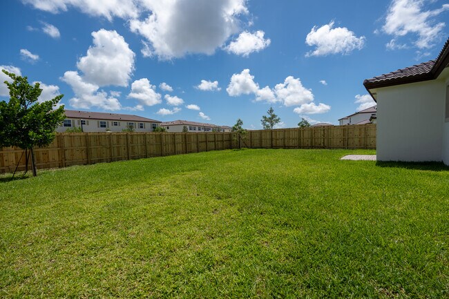 Building Photo - 2485 SE 29th Dr