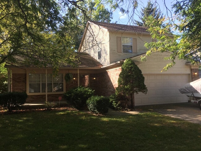 Primary Photo - 8048 Lake Crest Dr