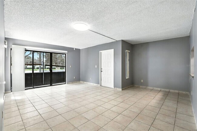 Building Photo - 8201 Sun Spring Cir