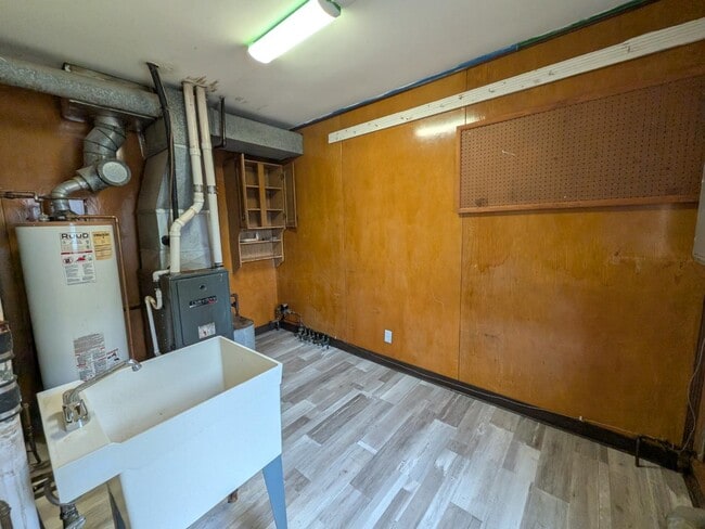 Building Photo - 2494 E 39th St