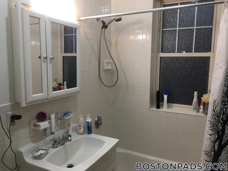 Building Photo - 157 Summer St