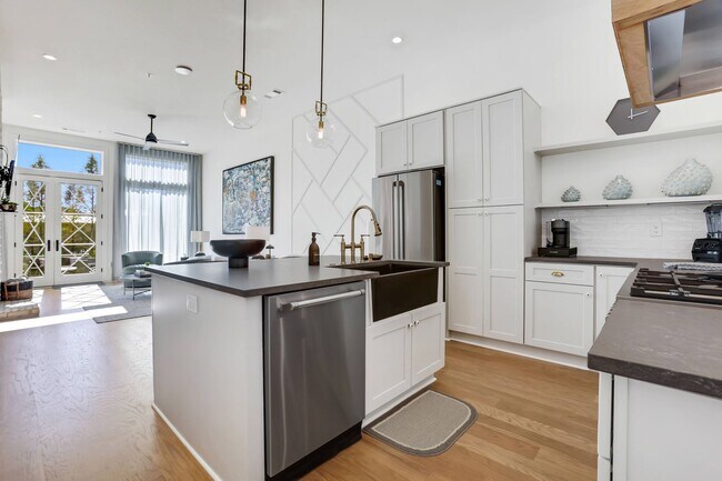 Building Photo - Upscale Palmyra Terrace Townhome! Fully Fu...
