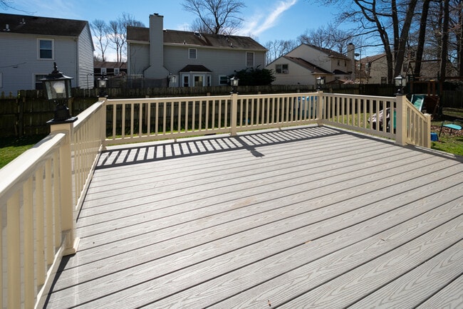 Building Photo - GORGEOUS 5 BEDROOM HOME LOCATED IN SALEM W...