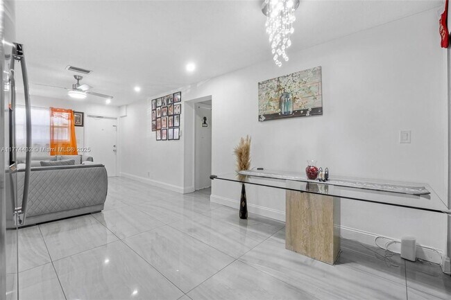 Building Photo - 3930 Crystal Lake Dr