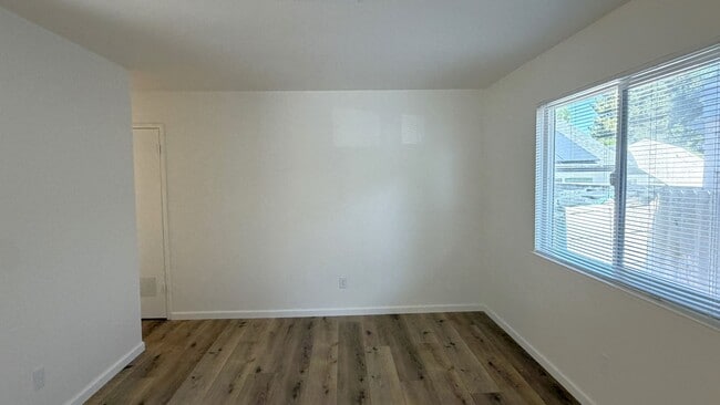 Building Photo - 1680 Barrus Ave