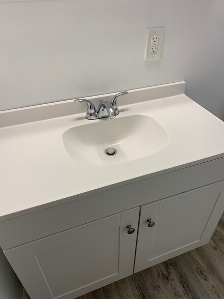 Bathroom - 115 Cambridge St