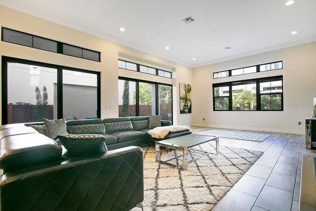 Building Photo - 8455 Via Vittoria Way