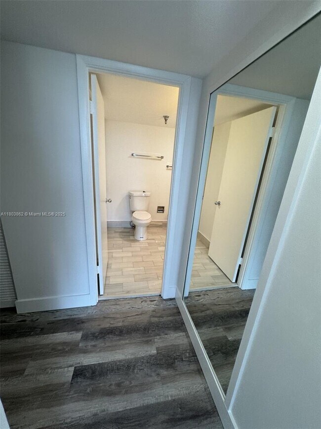 Building Photo - 15645 Collins Ave