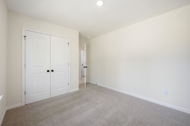 Building Photo - 122 Maplewood Ave