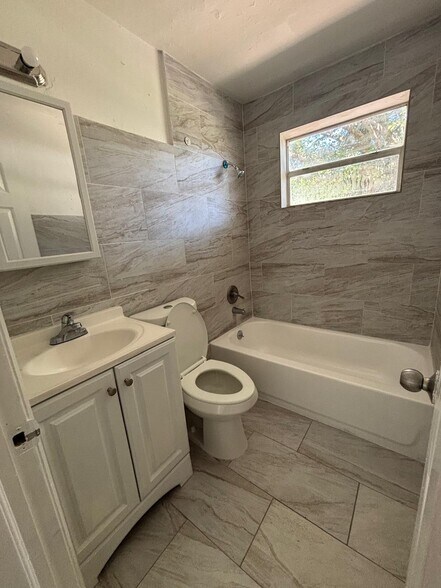 Building Photo - 2632 NW 18th Ter