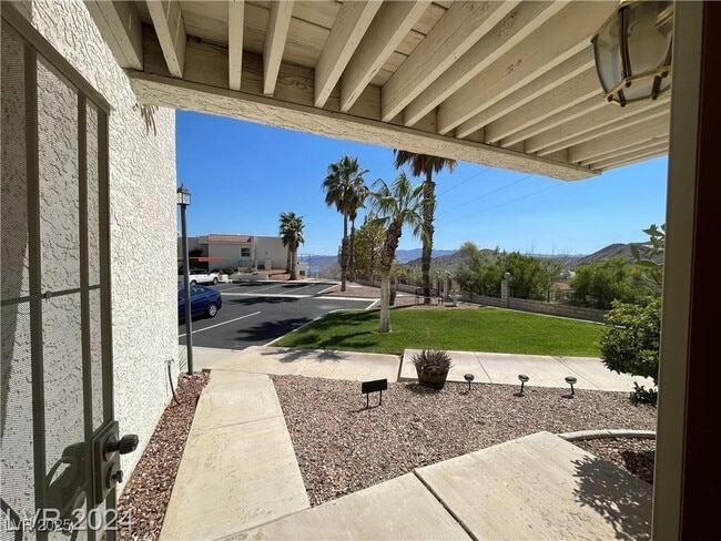 Building Photo - 687 Marina Dr