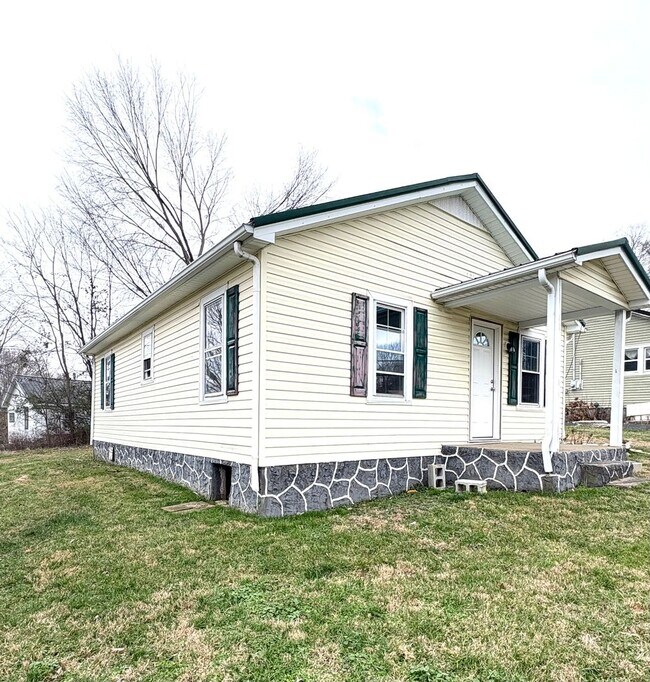 Building Photo - 608 N 9th St