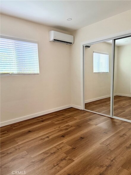 Building Photo - 1316 N Hollywood Way