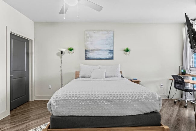 Building Photo - 455 14th St NW