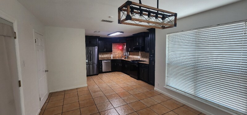 Building Photo - 814 Sinclair Ave
