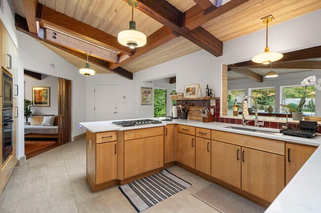 Building Photo - 2720 N Fillmore St