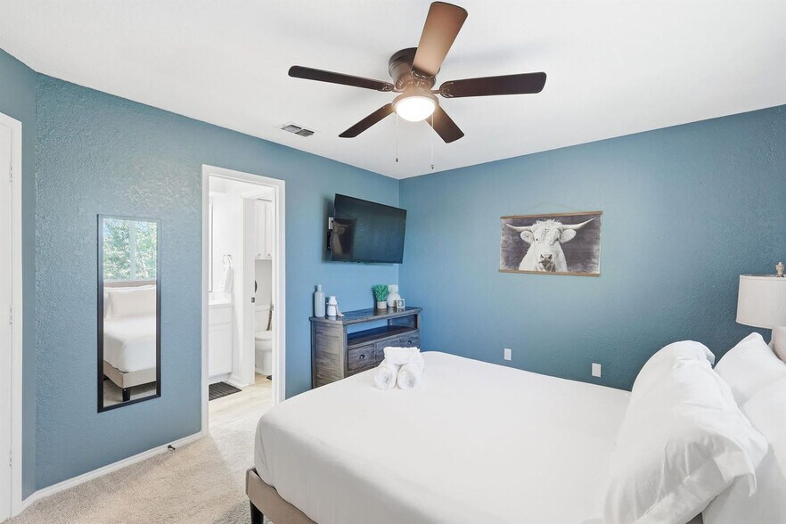 Building Photo - 2162 E Arkansas Ln