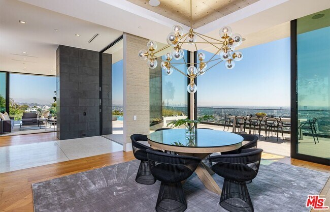 Building Photo - 8366 Sunset View Dr