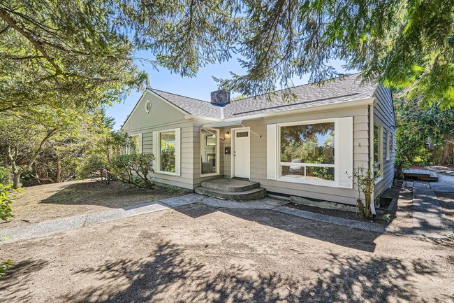 Building Photo - 3 bed/2 ba home in Seattle's Maple Leaf ne...