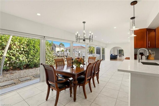 Building Photo - 339 Landmark St