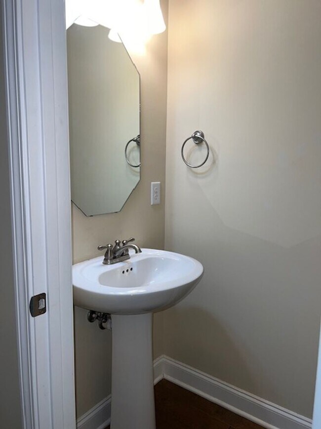 Building Photo - 3 bedroom/2.5 Bathroom Sugar Valley Townhome