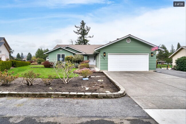 Building Photo - 3-bedroom Gem On Burlington Golf Course