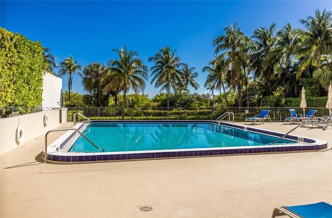 Building Photo - 1623 Collins Ave