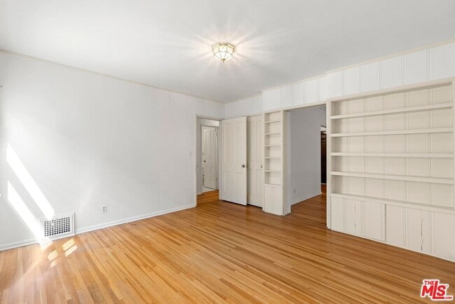 Building Photo - 10593 Wilkins Ave