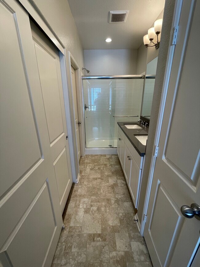 Building Photo - 8850 Olive Ln