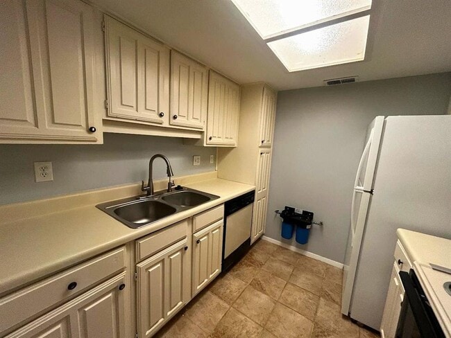 Building Photo - 8210 Bent Tree Rd