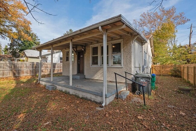 Building Photo - 1323 Columbia St